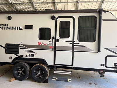 Used 2021 Winnebago Minnie 21