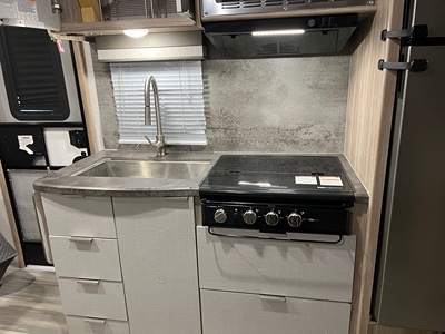2021 WINNEBAGO MINNIE photo 6