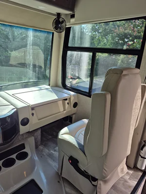 2023 THOR MOTOR COACH CHALLENGER photo 9