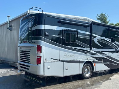 2009 TIFFIN MOTORHOMES PHAETON photo 3