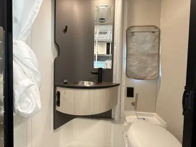 2027 Winnebago Elora photo 37