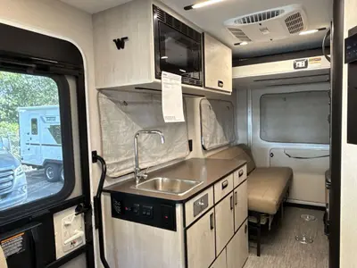 2027 Winnebago Elora photo 28