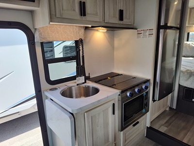 2023 FOREST RIVER SUNSEEKER photo 5