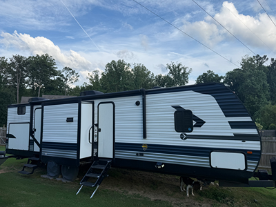 Used 2021 Crossroads Zinger 331BH
