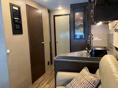 2018 THOR MOTOR COACH OUTLAW photo 6