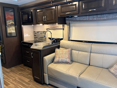 2018 THOR MOTOR COACH OUTLAW photo 8