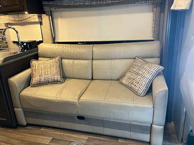2018 THOR MOTOR COACH OUTLAW photo 4
