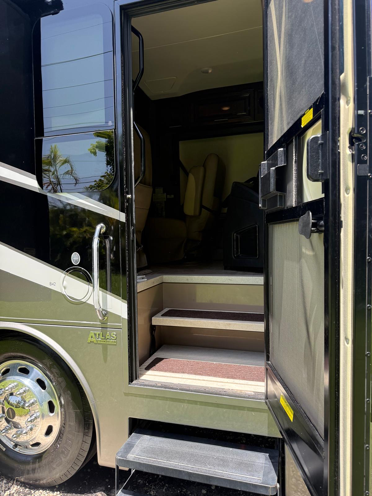 2020 THOR MOTOR COACH VENETIAN exterior