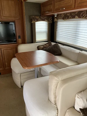 2012 HOLIDAY RAMBLER VACATIONER SE photo 15