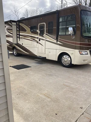 2012 HOLIDAY RAMBLER VACATIONER SE photo 2