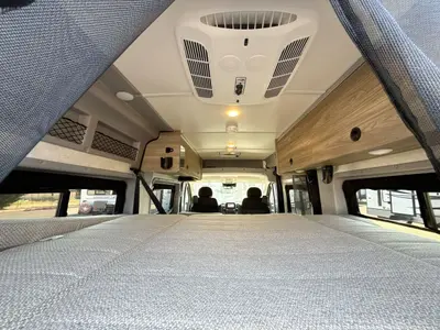 2025 Winnebago Solis photo 40