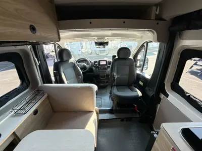 2025 Winnebago Solis photo 11