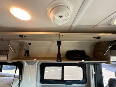 2025 Winnebago Solis photo 32