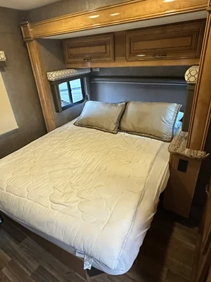 2018 THOR MOTOR COACH QUANTUM photo 41