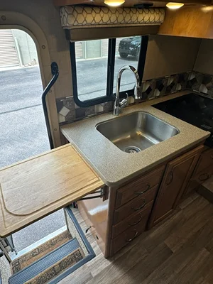 2018 THOR MOTOR COACH QUANTUM photo 25