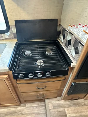 2018 THOR MOTOR COACH QUANTUM photo 27