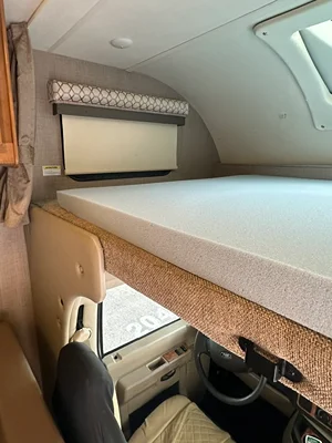 2018 THOR MOTOR COACH QUANTUM photo 17