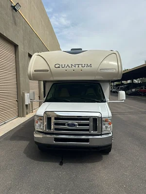 2018 THOR MOTOR COACH QUANTUM photo 2