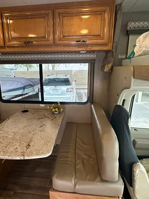 2018 THOR MOTOR COACH QUANTUM photo 18