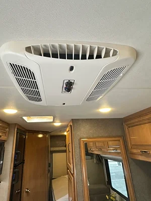 2018 THOR MOTOR COACH QUANTUM photo 32