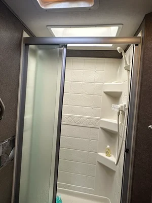 2018 THOR MOTOR COACH QUANTUM photo 38