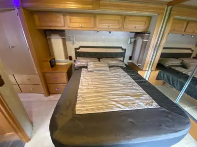 2010 Winnebago Journey photo 39