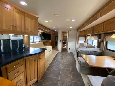 2010 Winnebago Journey photo 17