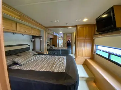 2010 Winnebago Journey photo 37