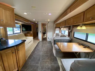 2010 Winnebago Journey photo 24