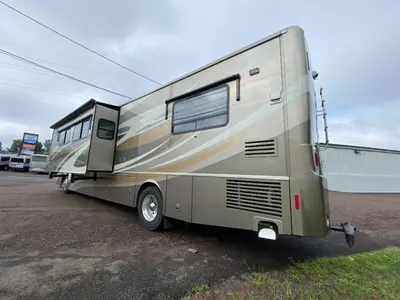 2010 Winnebago Journey photo 9