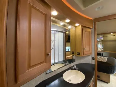 2010 Winnebago Journey photo 31