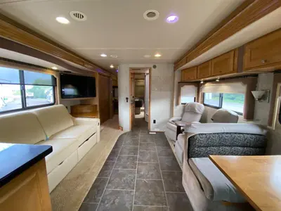 2010 Winnebago Journey photo 19