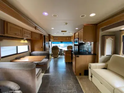 2010 Winnebago Journey photo 49