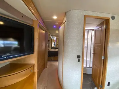 2010 Winnebago Journey photo 29