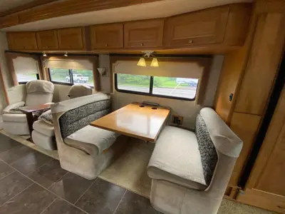 2010 Winnebago Journey photo 25