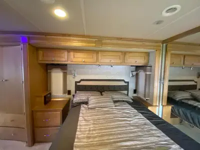 2010 Winnebago Journey photo 38