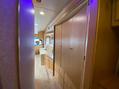 2010 Winnebago Journey photo 45