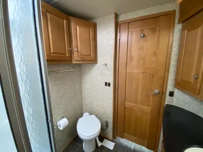 2010 Winnebago Journey photo 34