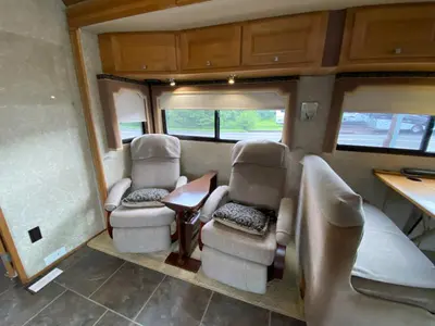 2010 Winnebago Journey photo 26