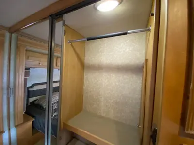 2010 Winnebago Journey photo 44