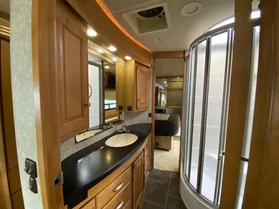 2010 Winnebago Journey photo 30