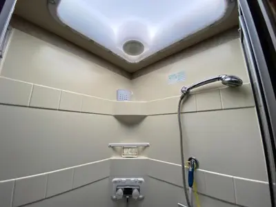 2010 Winnebago Journey photo 35