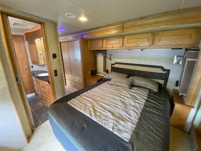 2010 Winnebago Journey photo 42