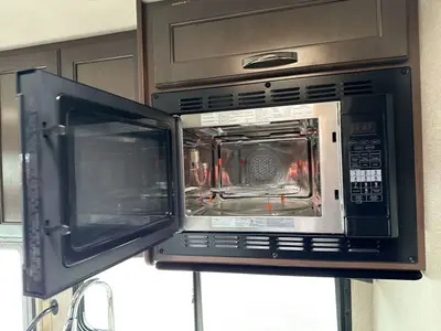 2020 Thor Motor Coach Chateau photo 29