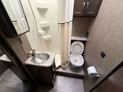 2020 Thor Motor Coach Chateau photo 31