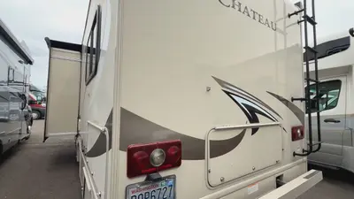 2020 Thor Motor Coach Chateau photo 4