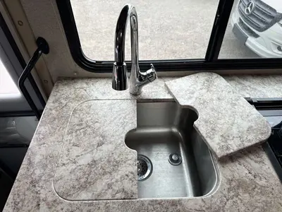 2020 Thor Motor Coach Chateau photo 30