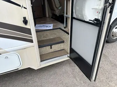 2020 Thor Motor Coach Chateau photo 13
