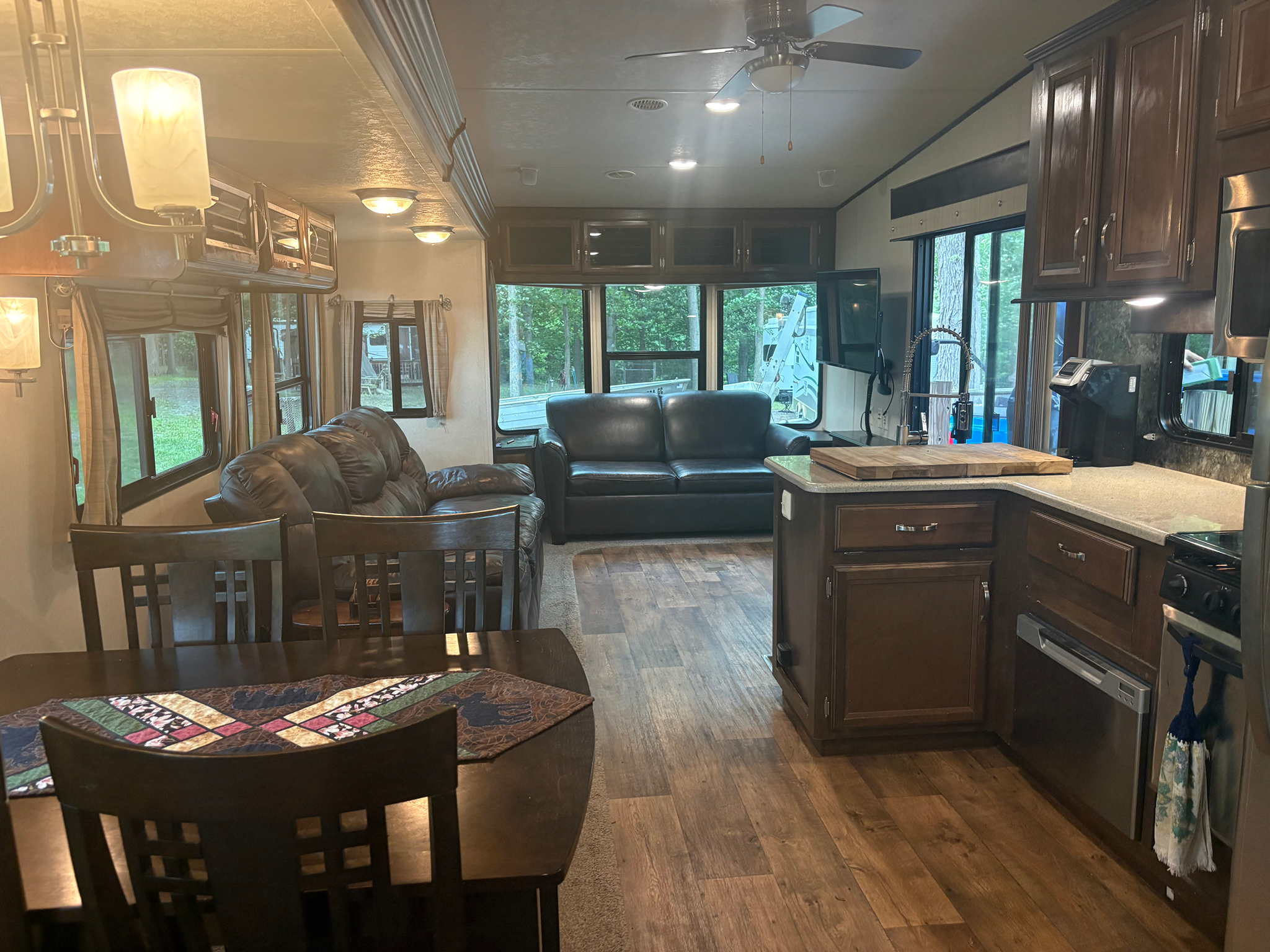 2017 FOREST RIVER WILDWOOD LODGE DLX exterior