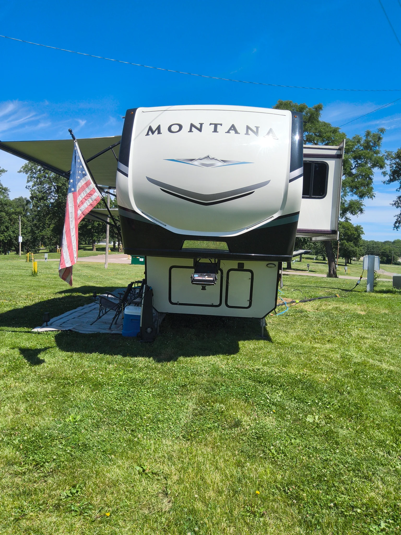 2021 KEYSTONE MONTANA exterior